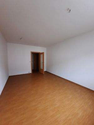 Leeres Zimmer mit Holzboden