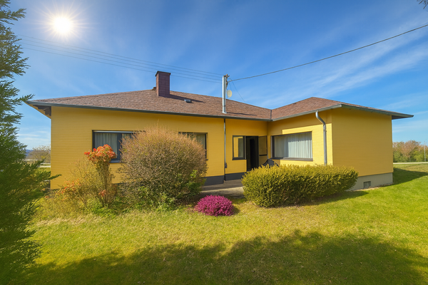 Titelbild Gartenansicht auf das Haus nachher.png