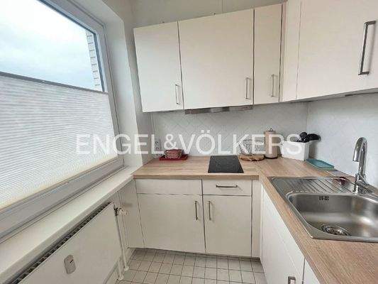 Moderne offene Einbauküche