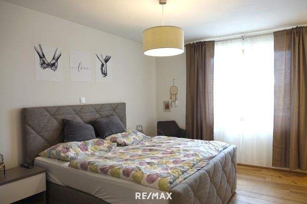 eines der 2  Zimmer im EG