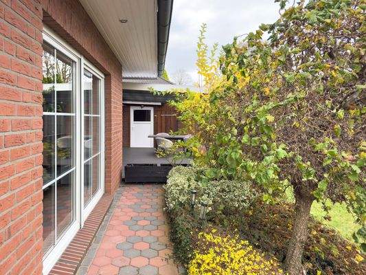 Blick zur überdachten Terrasse