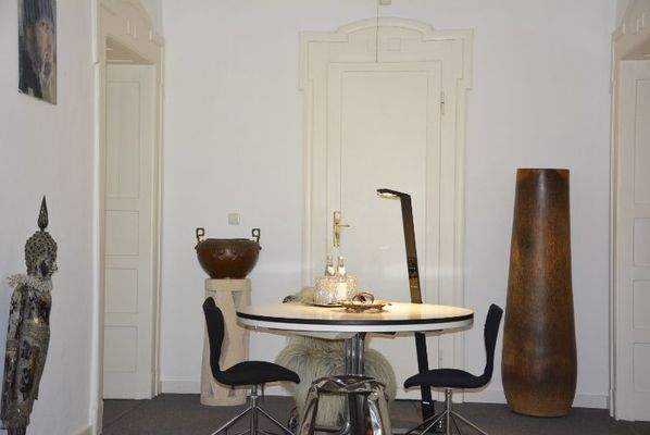 Runder Meeting Space