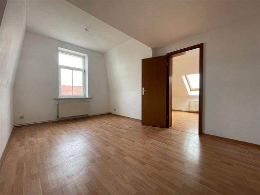 Wohnzimmer mit Zugang zum Schlafzimmer