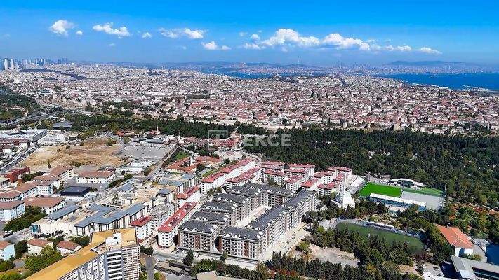 Apartments in Complex Close to Transportation in İstanbul Zeytinburnu