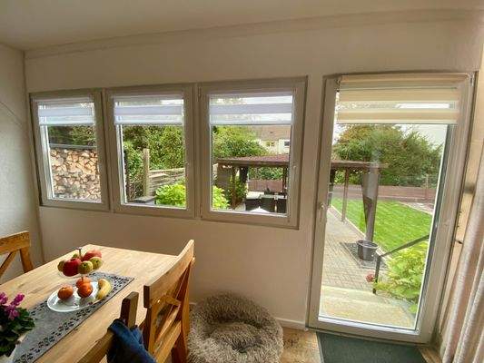 Blick von der Erdgeschosswohnung in den Gartenbereich.