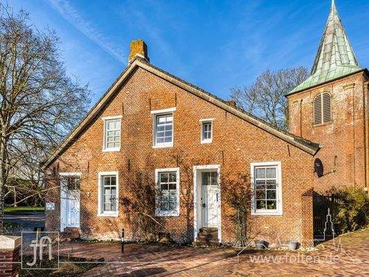 direkt an der Kirche