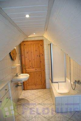 Badezimmer DG Bild 1