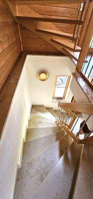 Naturstein Treppenhaus.jpg