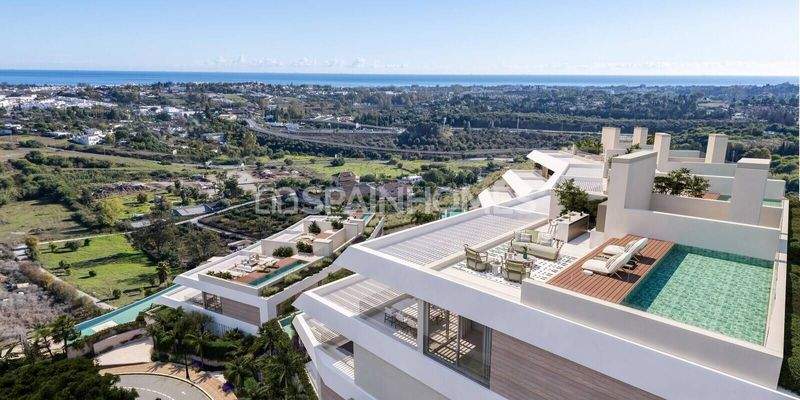 Sea-View Apartments in a Complex with Pool in Benahavís
