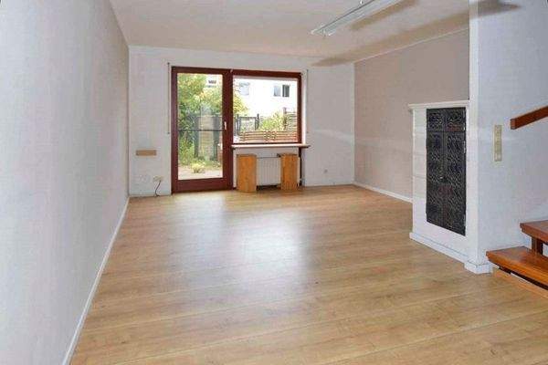 Wohnzimmer - Erdgeschoss - Blick Ausgang Terrasse und Garten