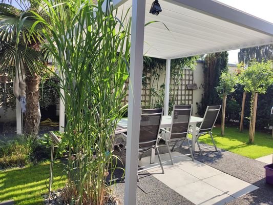 Terrasse mit Lamellendach