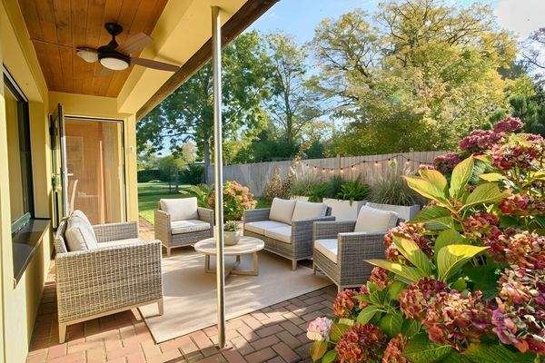 Terrasse digital möbliert