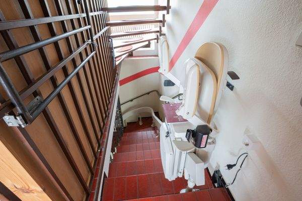 Treppenlift zum UG.jpg