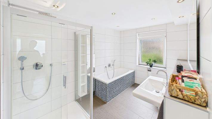 CAM01984G0-PR0499-STILL010