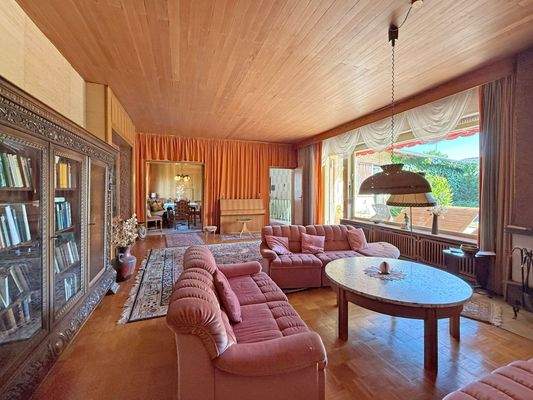 Lichtdurchflutetes Wohnzimmer