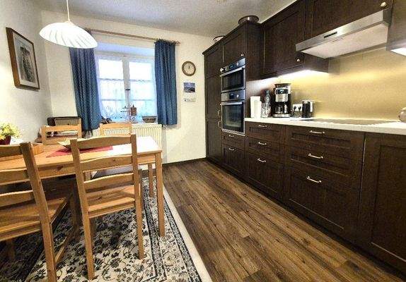 Die Küche mit Essbereich... Teilansicht