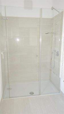 großer Duschbereich