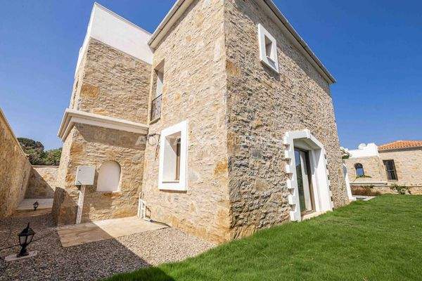 Detached Villas with Private Pools in Bodrum Kadikalesi