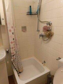 Kleines Badezimmer mit Dusche