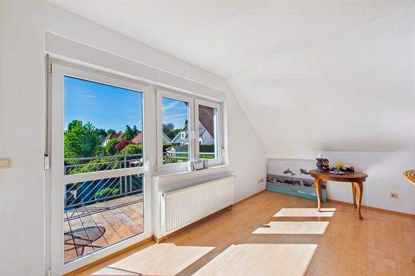 CAM03586G0-PR0046-STILL006