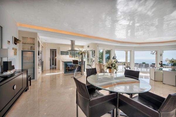 Dining area in villa in Costa d'en Blanes