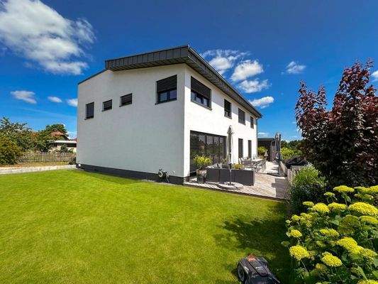 Ansicht West mit Grundstück