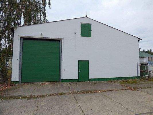 Einfahrt mit Sektionstor