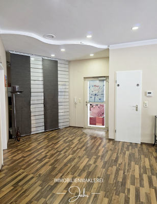 Ansicht Pantryküche und Nebeneingang