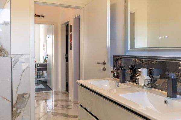 Neues und Nachhaltiges Einfamilienhaus mit geschmackvoller Ausstattung im Neubaugebiet.