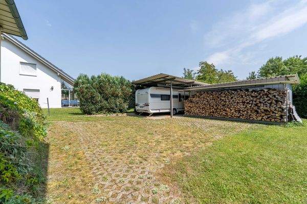 Grundstück mit Carport