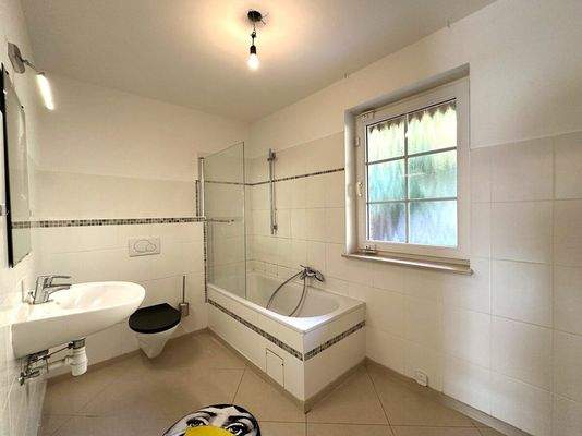 Das zweite Wannenbad mit ...