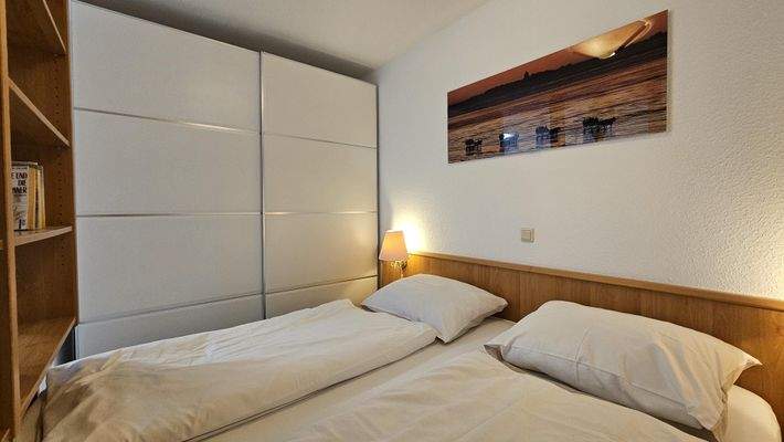 großer Kleiderschrank