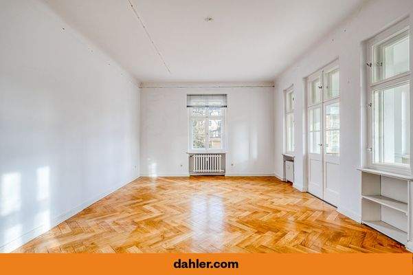 Wohnzimmer mit Zugang zur Loggia