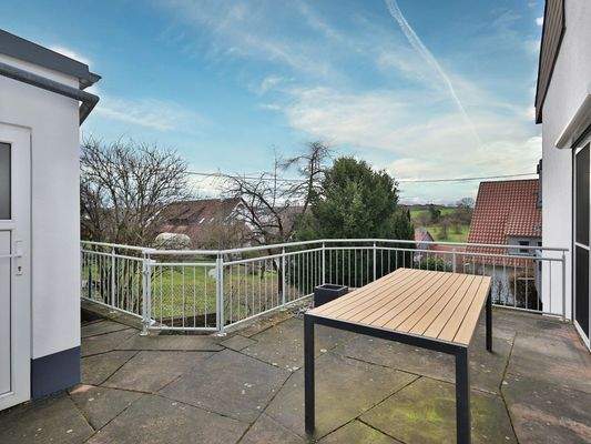 EG: Terrasse mit Zugang zum Wohn/Essbereich