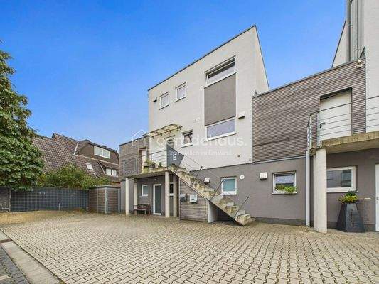 CAM03818G0-PR0067-STILL003