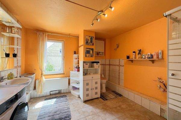 Badezimmer mit Dusche