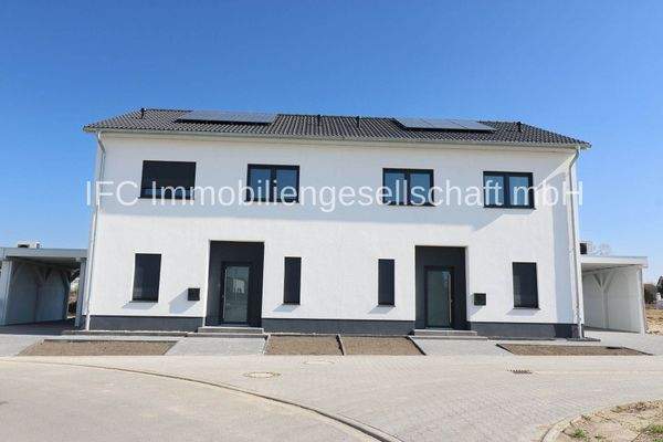 Hausansicht / Straßenseite