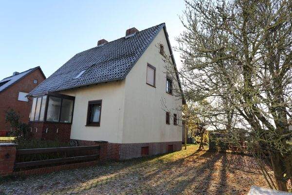 Haus 2 Außenansicht PKW-Stellplätze