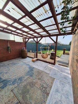 Außen überdachte Terrasse