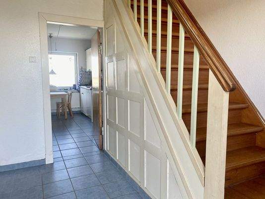 Flur / Eingangsbereich mit Treppenaufgang 
