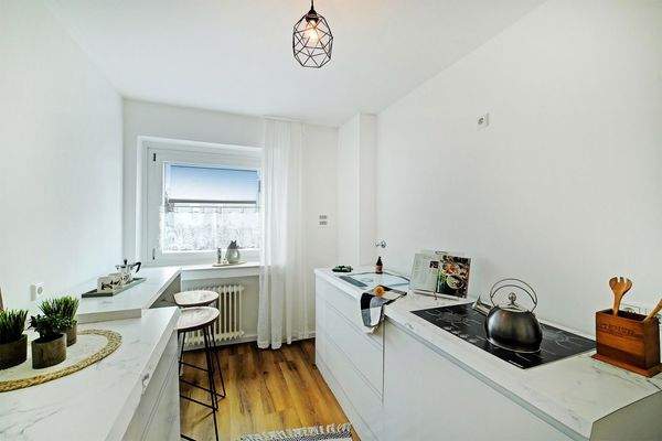 Geräumige Küche mit Ausblick