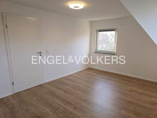 Großes Zimmer im DG