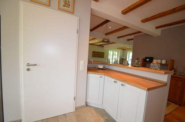 Kleiner Tresen u Zugang Keller