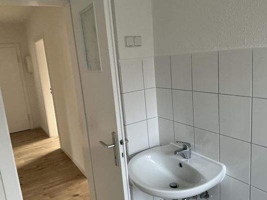 Badezimmer_Blick_Flur