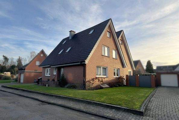 Straßen-/Seitenansicht