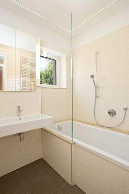 Wannenbad mit Fenster