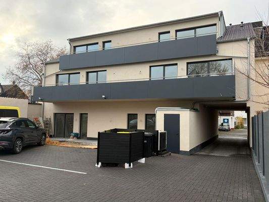 Außenansicht Parkplatz 