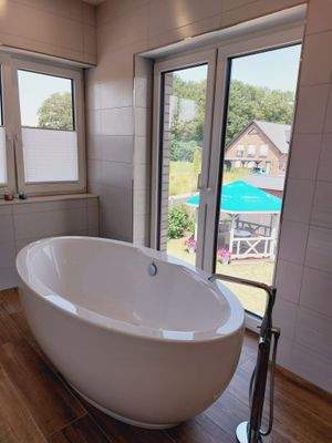 Badewanne im Badezimmer OG.jpg