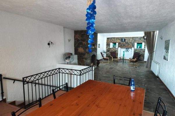 Kreta, Kavousi: Traditionelles Dorfsteinhaus mit Gästehaus zu verkaufen