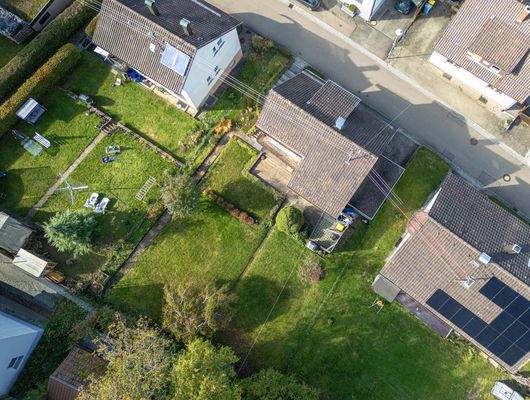 Objektansicht Garten mit Drohne 